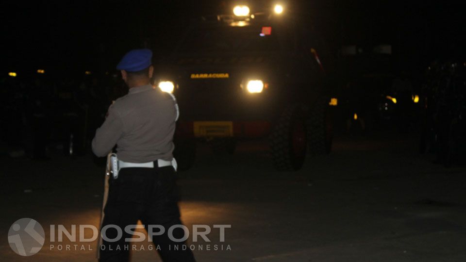 Baraccuda yang digunakan untuk membawa tim Persib Bandung menuju ke hotel. Copyright: &copy; Beny Raharjo/INDOSPORT